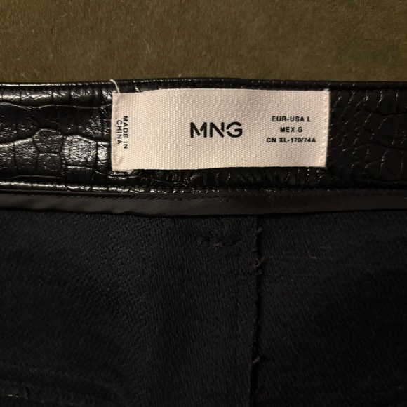 Black Crocodile-Embossed Leather Skirt - Picture 3 of 3